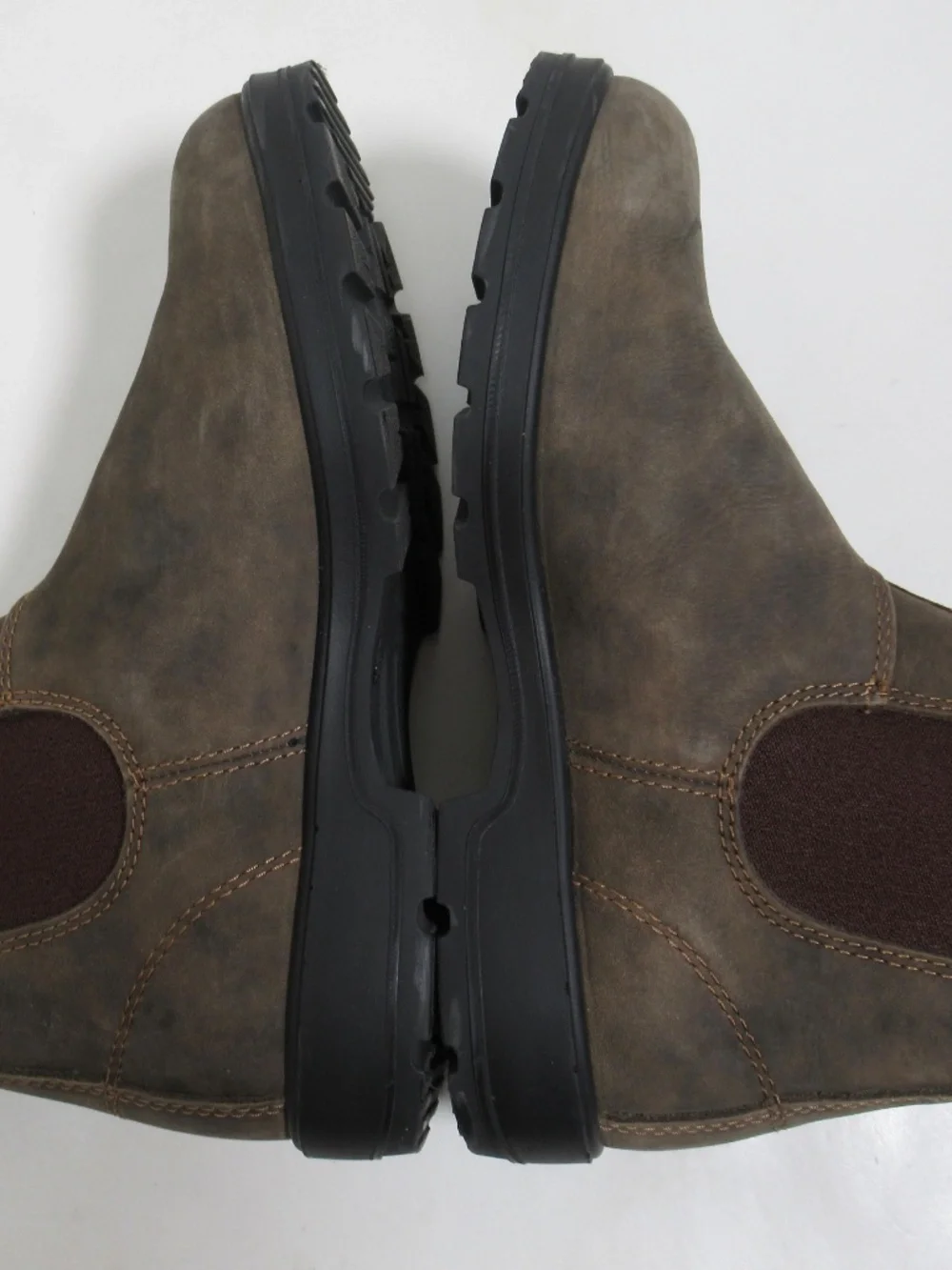 Blundstone Unisex #585 Classics Chelsea Boots Rustic Brown 7.5 US M / 9.5 US W